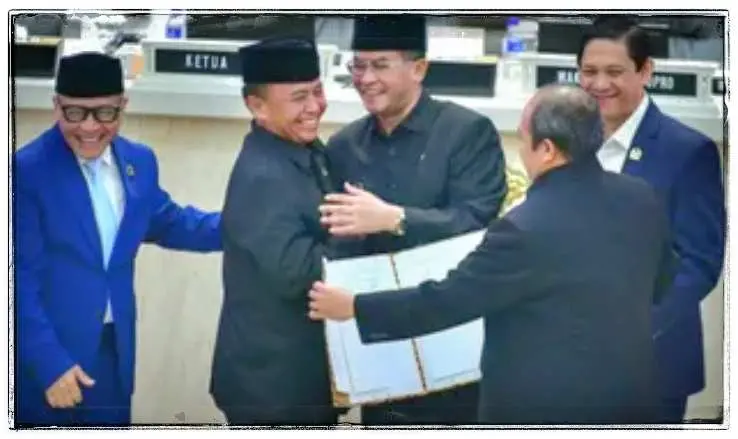 Wagub Jabar dan Sekda Jabar Auto Berpelukan: Akhiri Konflik dengan Pelukan Hangat