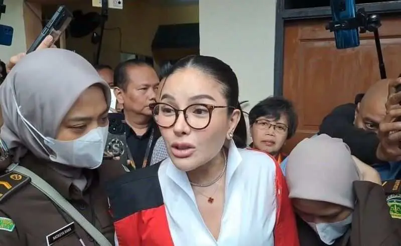 Jelang Sidang, Nikita Mirzani Diterima Hangat Pendukung