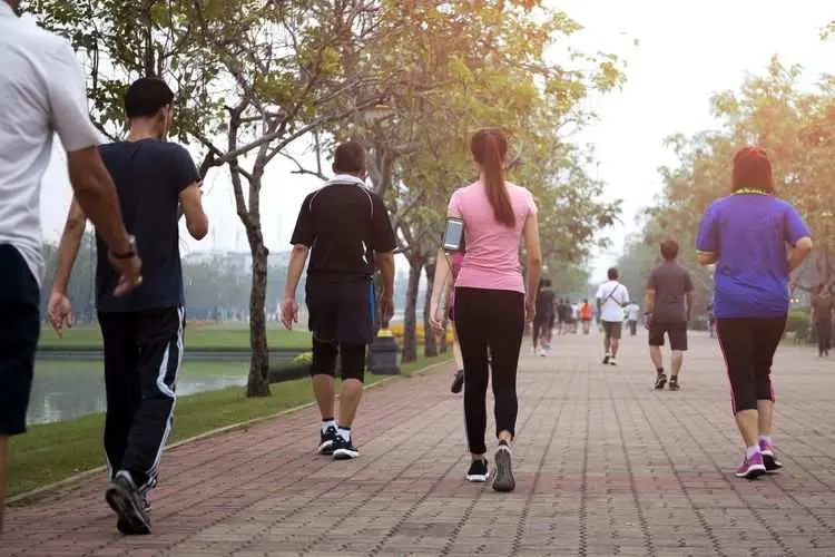 Waktu Terbaik Olahraga Jalan Kaki untuk Kesehatan Optimal