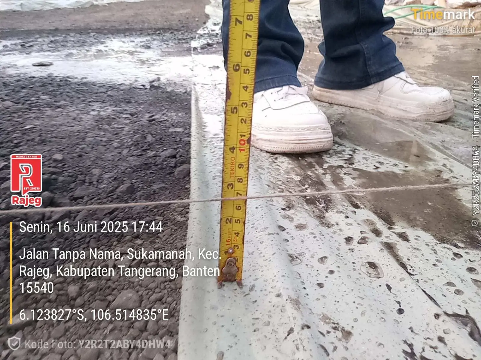 Diduga Sarat Korupsi, Proyek Betonisasi Jalan di Perumahan Veteran Sukamanah Tanpa Papan Proyek dan Pengawasan