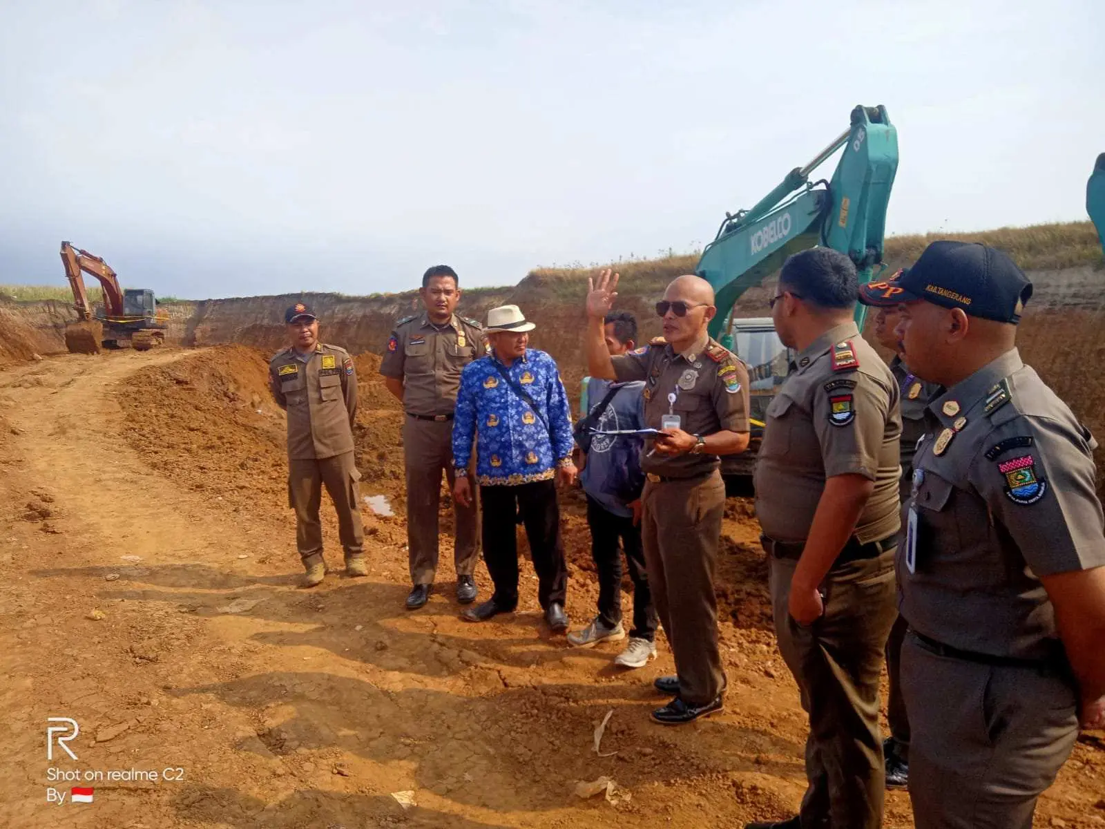Camat Sukadiri Mendukung Penutupan Galian Tanah Di Desa Gintung