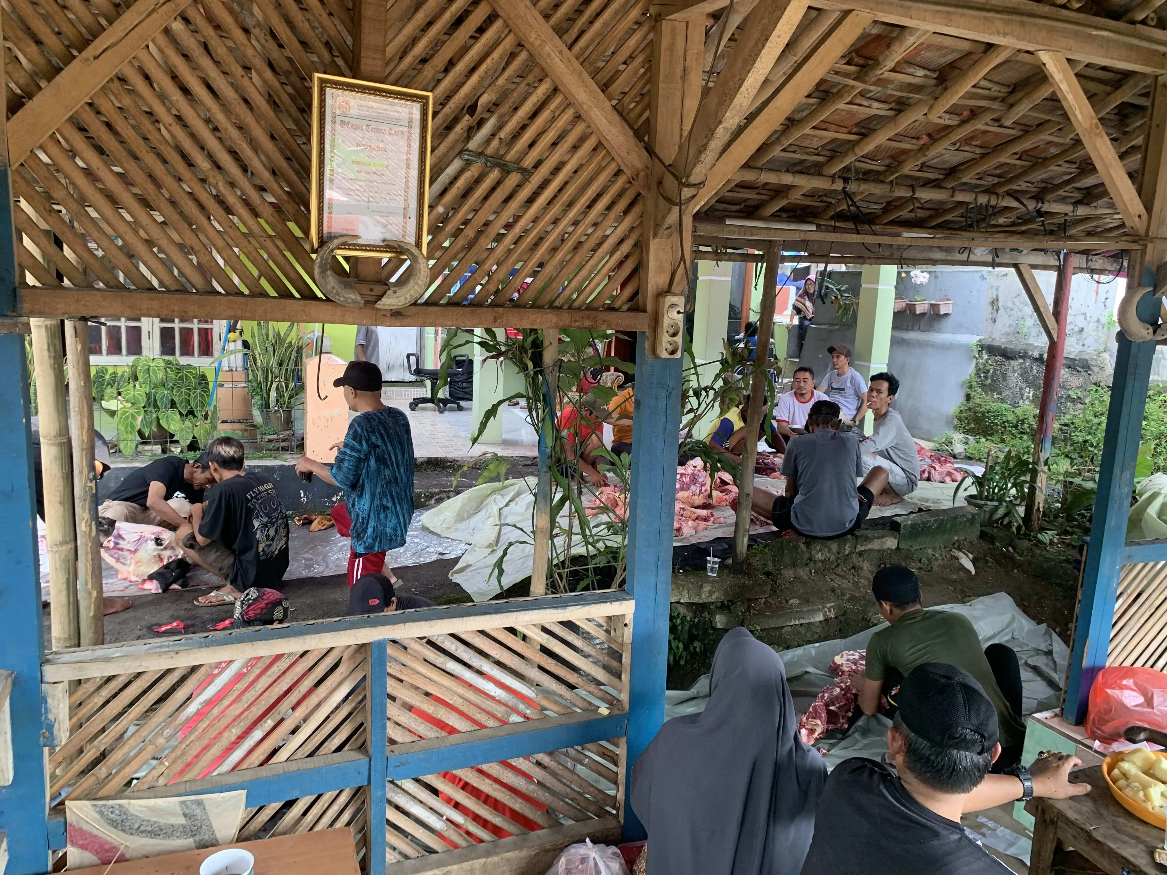 Gotong Royong di Hari Idul Adha 2025: Lintas Generasi Warga RW 06 Leuweng Kolot Rawat Tradisi