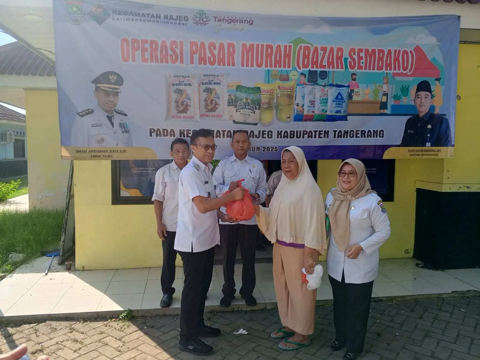 Pemerintah Kecamatan Rajeg Gelar Operasi Pasar Murah (Bazar Sembako) 2. 950 Paket Di bagikan