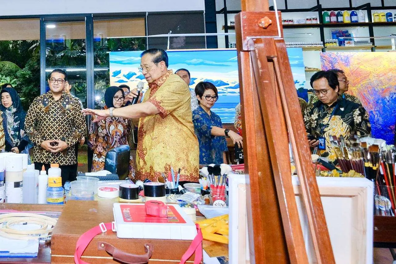 Sambut KemenEkraf di _Cikeas Art Gallery_ , SBY Jelaskan Karya Lukisan, Musik, Puisi Hingga Novel