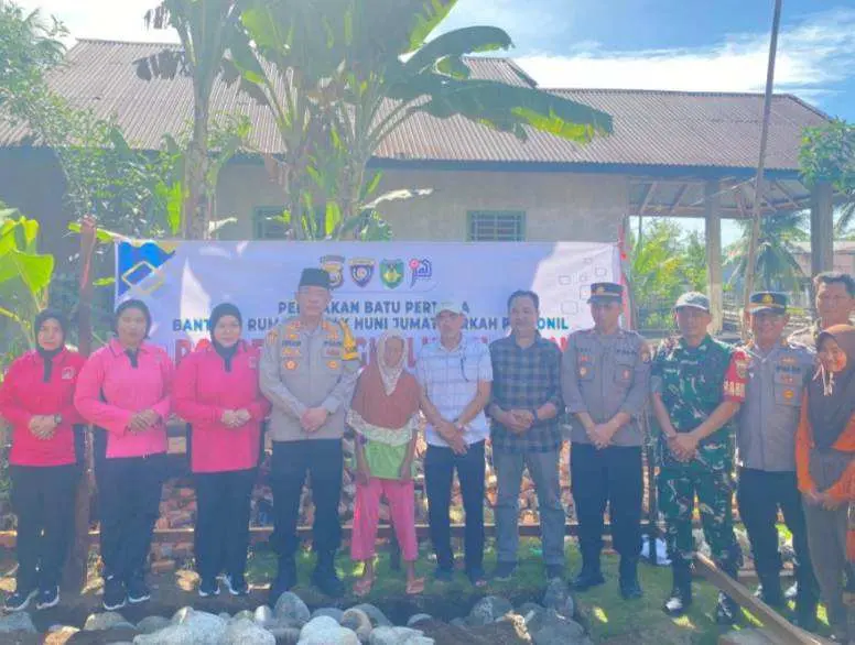 Bentuk Nyata Kehadiran Polri, Kapolres Bengkulu Selatan Laksanakan Peletakan Batu Pertama Bedah Rumah