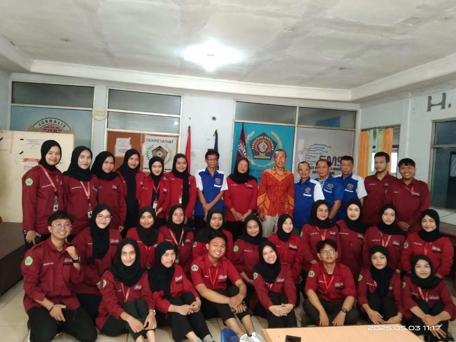 Puluhan Mahasiswa UNIS Tangerang Ramaikan Sekretariat PWI Kota Tangerang dalam Rangka Hari Kebebasan Pers