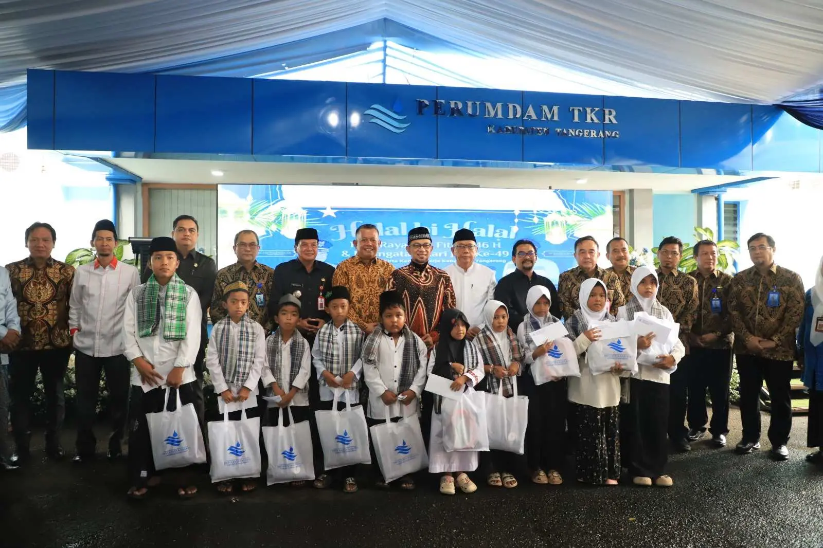 Peringati Hari Jadi, PERUMDAM TKR Laksanakan Halal Bi Halal dan Berbagi Keberkahan Bersama Anak Yatim