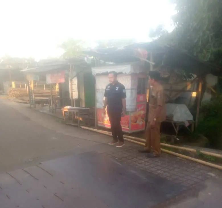 Wawan Suhada Fraksi Nasdem Usai Sosper Tinjau Lokasi Gorong Gorong Yang Rusak Di Desa Pangerangan