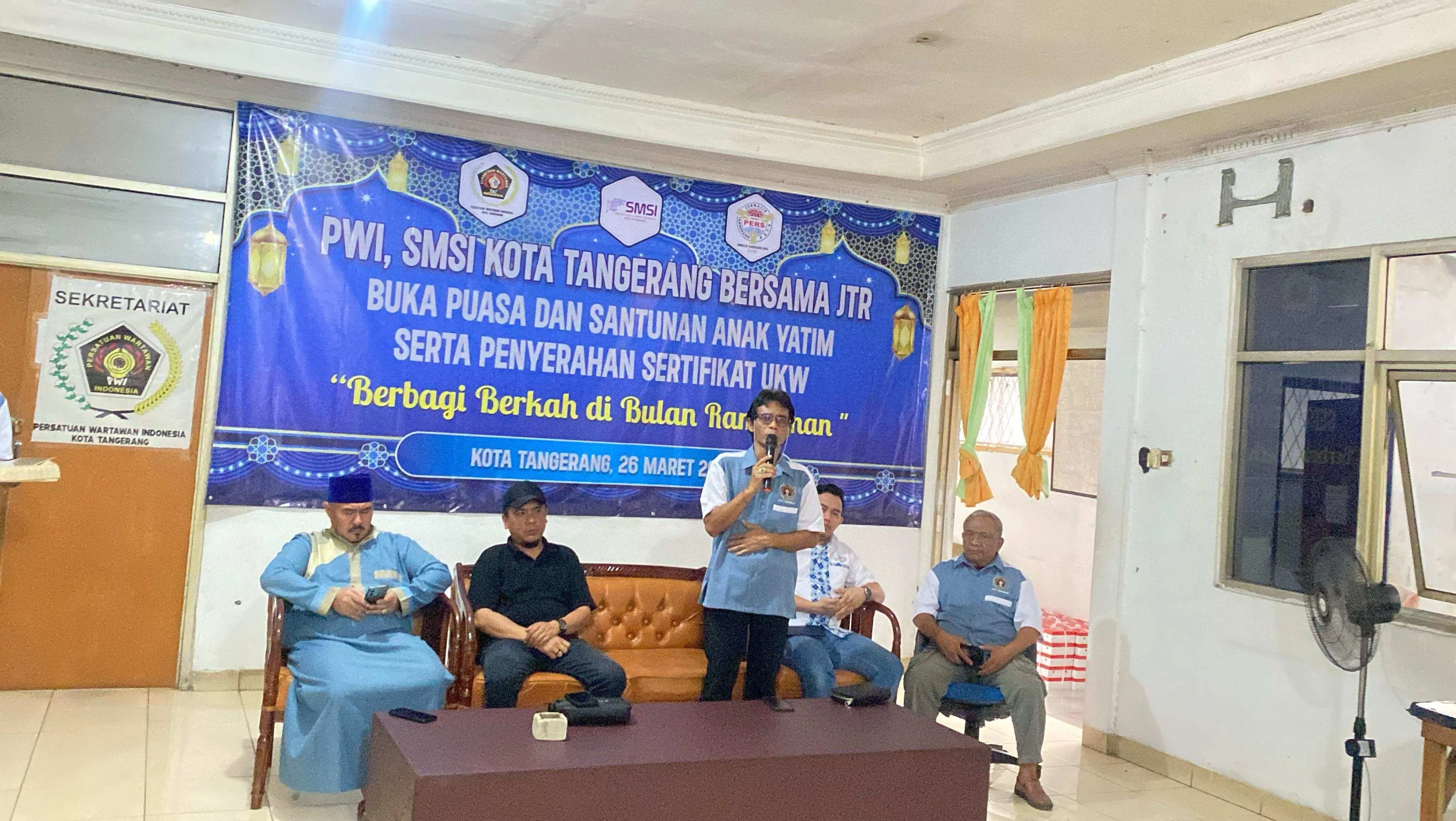 PWI, SMSI, dan JTR di Kota Tangerang Berikan Santunan Anak Yatim Sekaligus Menyerahkan Sertifikat UKW Dewan Pers