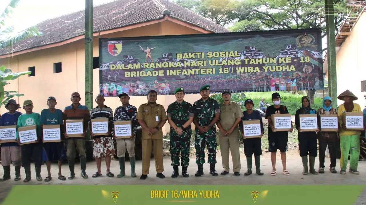 Peringati HUT Ke-18, Brigif 16/ Wira Yudha Lakukan Aksi Baksos di TPA Klotok