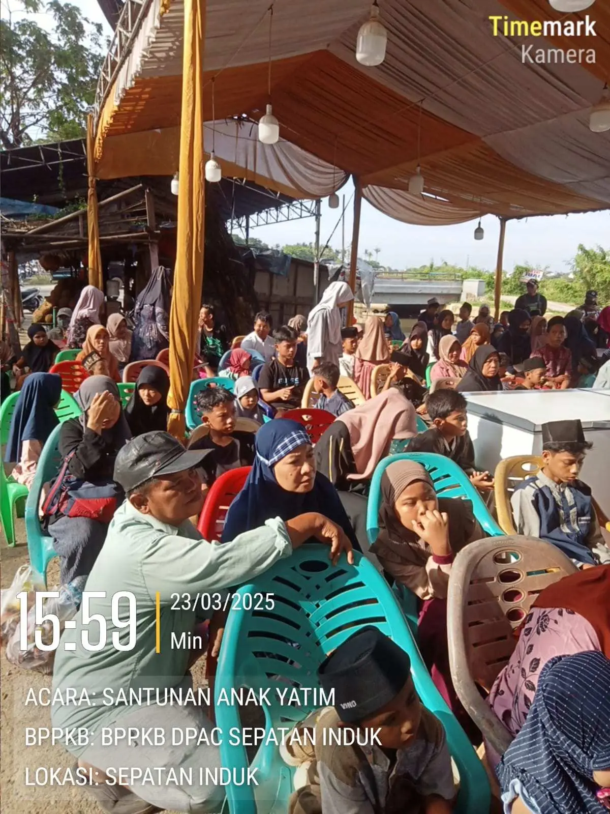 BPPKB Dpac Sepatan Induk Salurkan Santunan Anak Yatim Di Depan  Kantor Sekretariat 