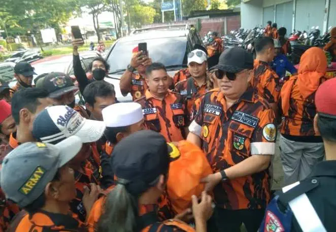 Menyambut Hari Raya Idul Fitri 1446 H, Bang H.Zul Ketua Ormas PP Kabupaten Tangerang Salurkan 1000 Takjil, Bukber, Berbagi Parcel Lebaran