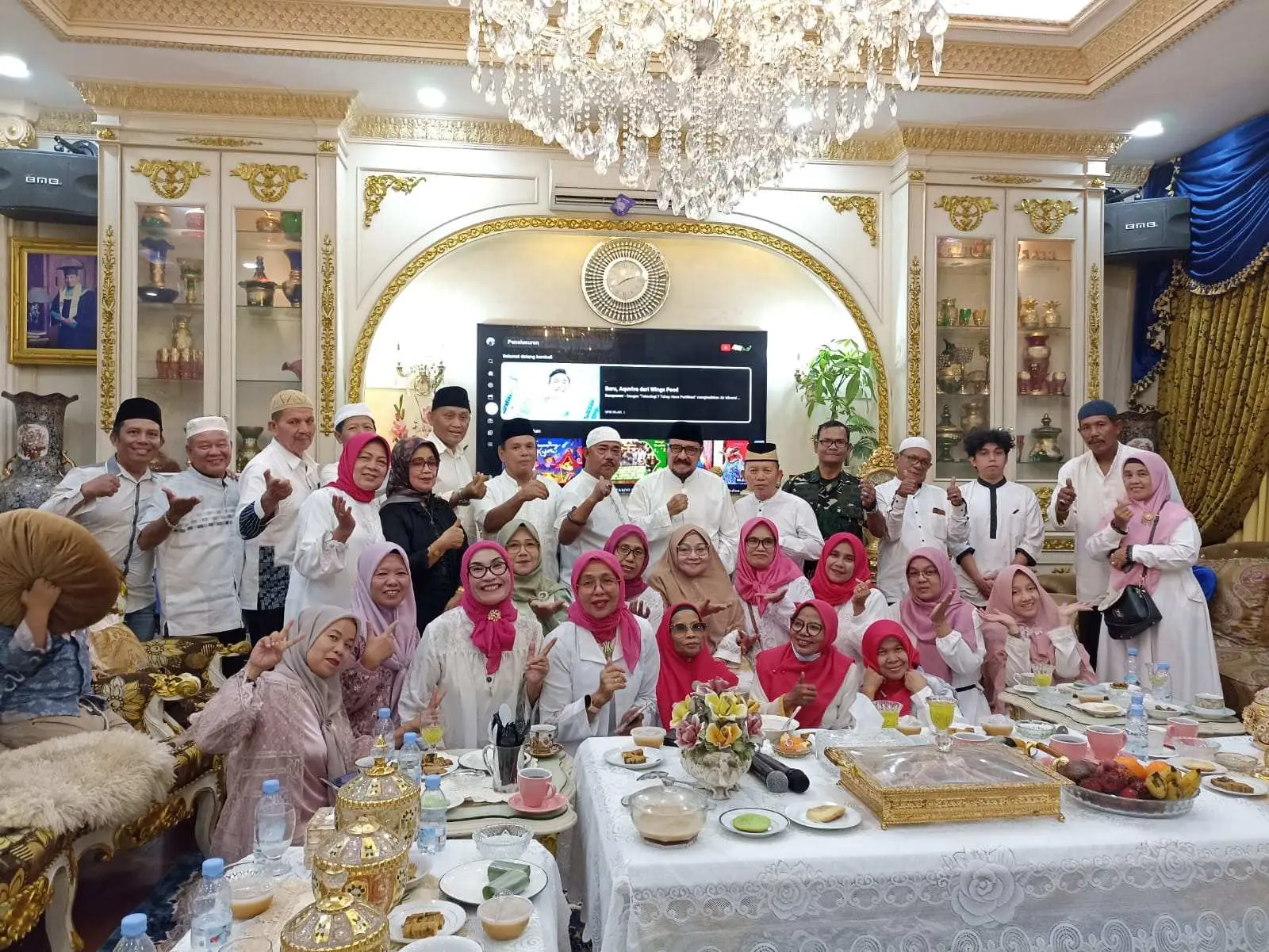 Tradisi Orang Minangkabau dari Nenek Moyang nya Baik di Ranah Maupun di Rantau Pada Bulan Suci Ramadhan Selalu Mengadakan Buka Bersama