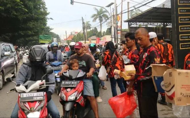 Ormas PP-PAC Cikupa Berbagi 3000 Takjil Gratis dan Santunan Anak Yatim di Bulan Suci 