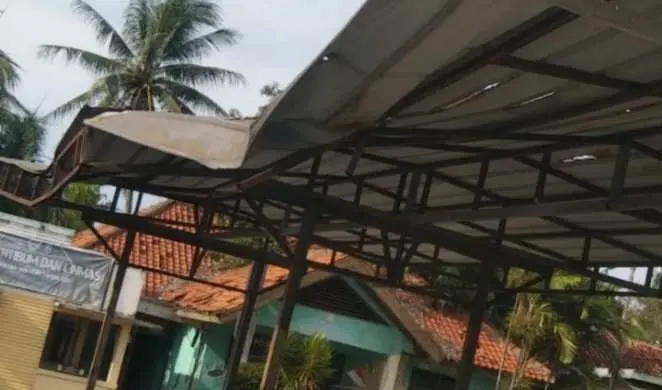 Kanopi Parkiran di Kecamatan Sukadiri Memprihatinkan, Ormas KITA : Camat nya Kurang Peka