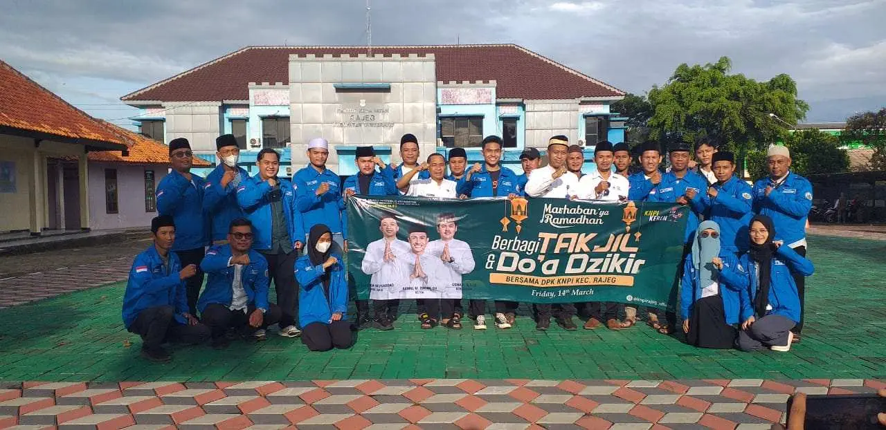 Sebanyak 200 box , KNPI Kecamatan Rajeg Salurkan Takjil Untuk Masyarakat Yang Melintas 