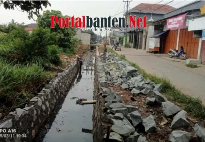 Pemasangan Turab Yang Menggunakan Dasar Lumpur Terlihat Amburadul Tanpa Ada Pengawasan di Kampung Bolang Desa Sukasari 