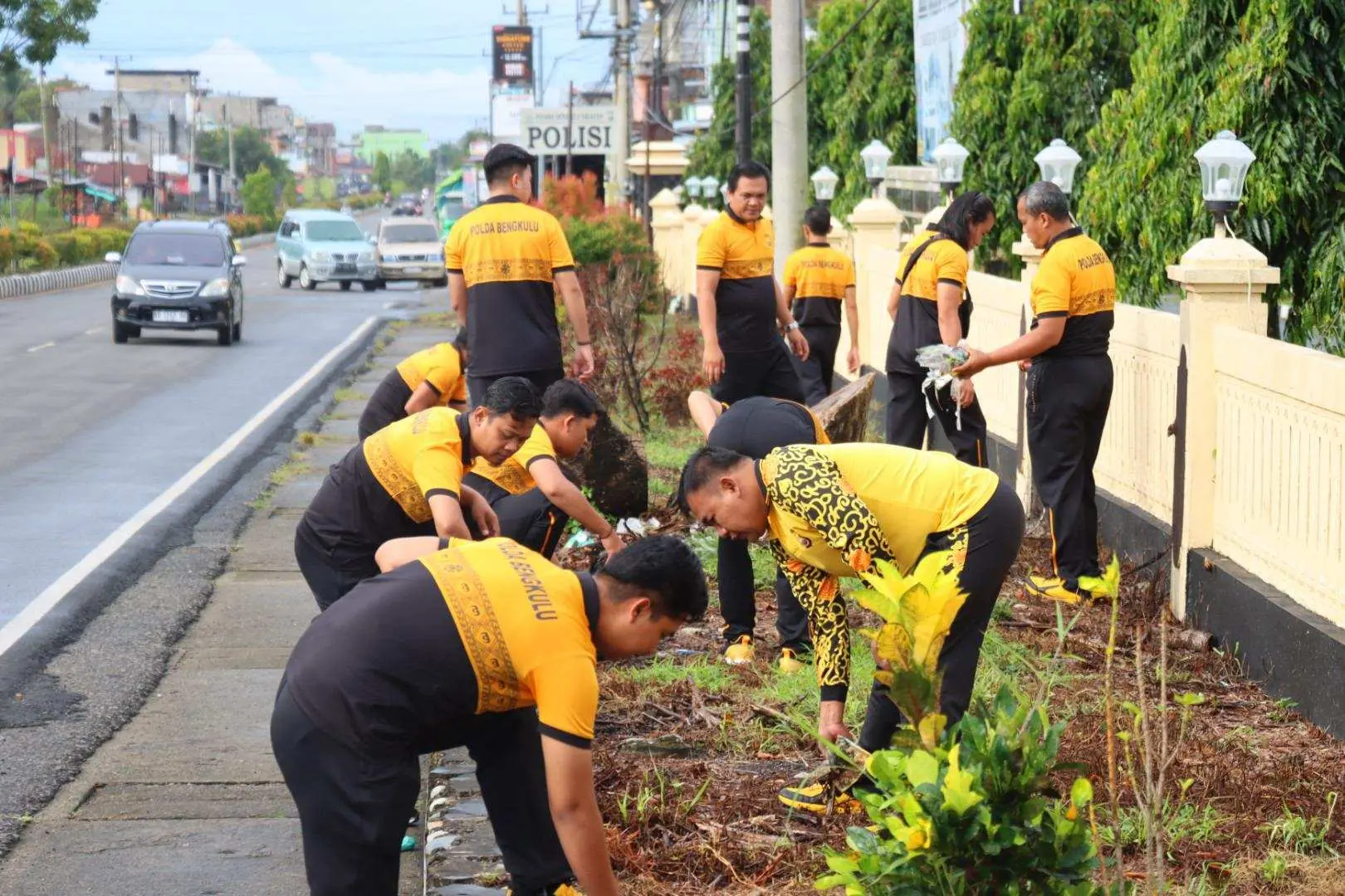 Giat Jum'at Pagi Polres Bengkulu Selatan, Upayakan Kebersihan Lingkungan