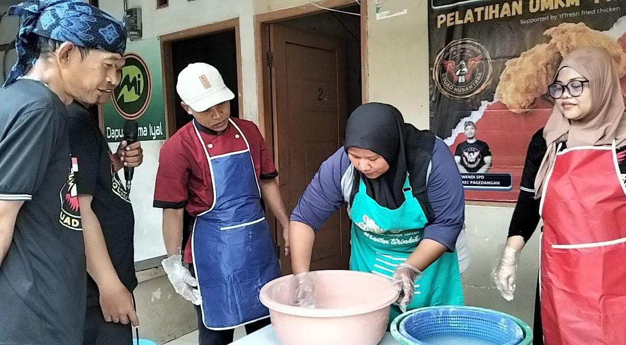 Tingkatkan Skill UMKM, Squad Nusantara Kabupaten Tangerang Gelar Pelatihan Pembuatan Fried Chicken