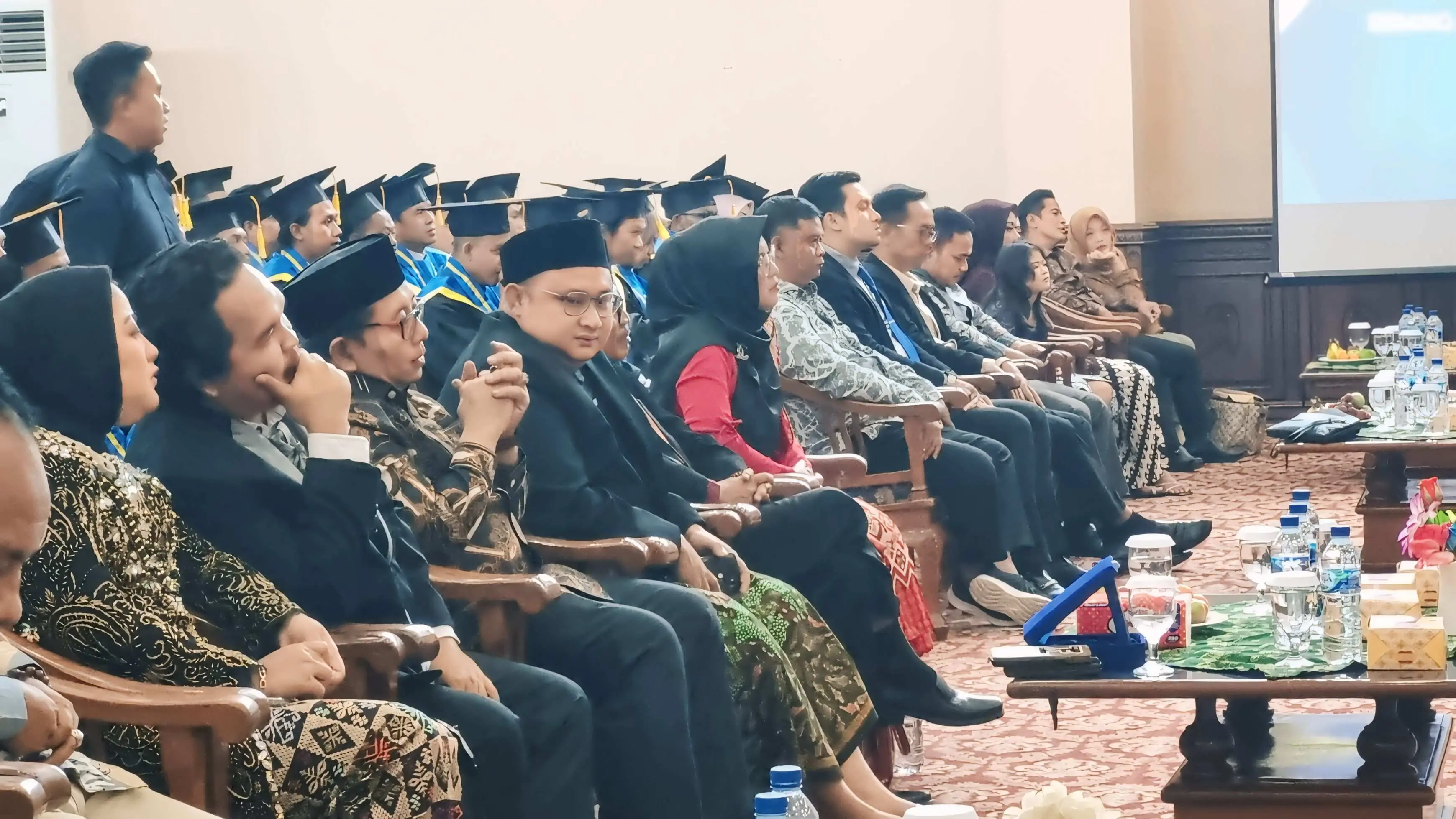 STEBI Al Jabar Bandung Cetak 165 Wisudawan Perdana, Begini Pesan Ricky Kurniawan