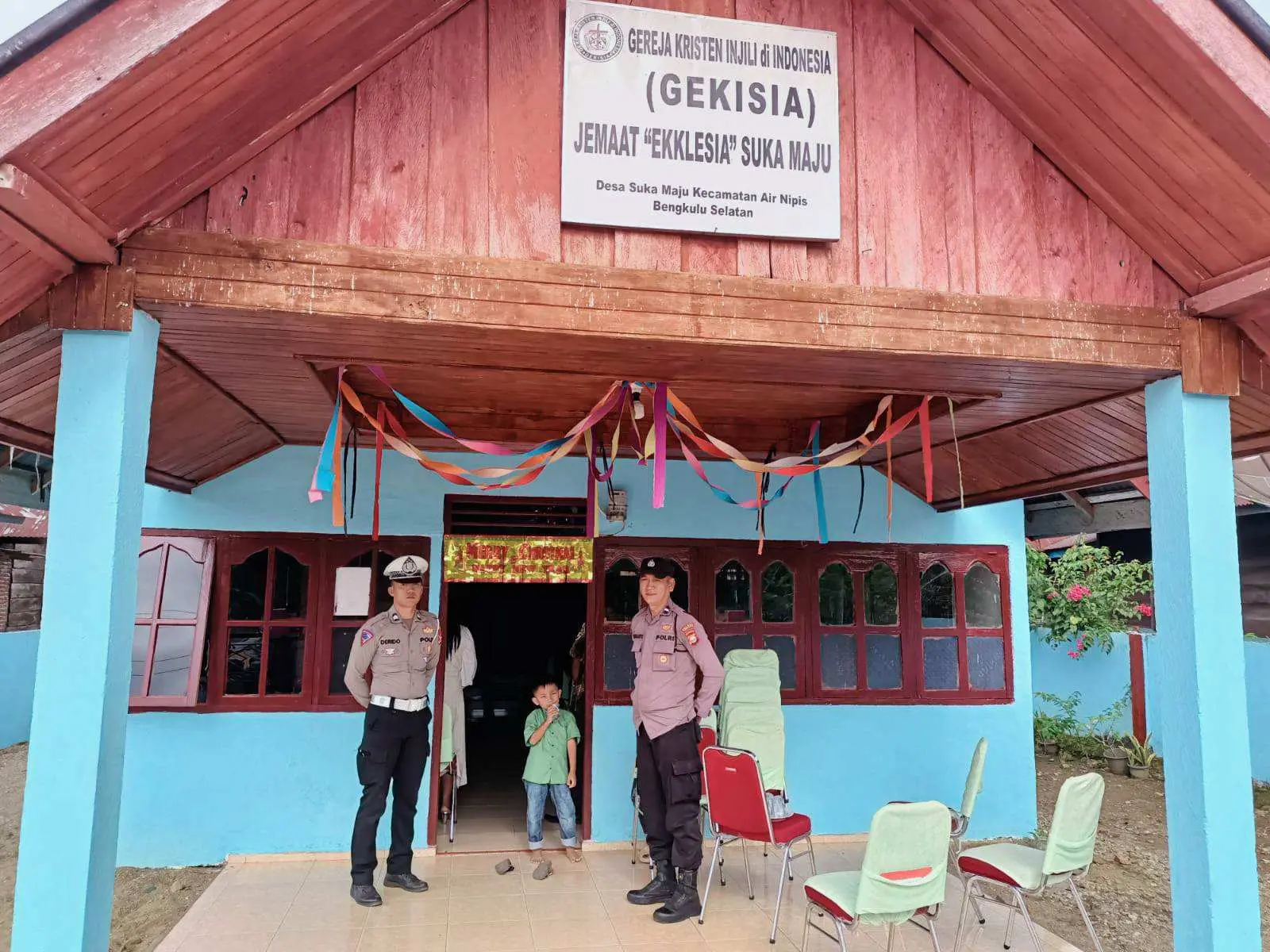 Beri Rasa Aman Umat Nasrani Di Air Nipis, Polsek Seginim Laksanakan Pengamanan Ibadah Perayaan Natal Di Gereja GMII dan Gereja GEKESIA EKKLESIA