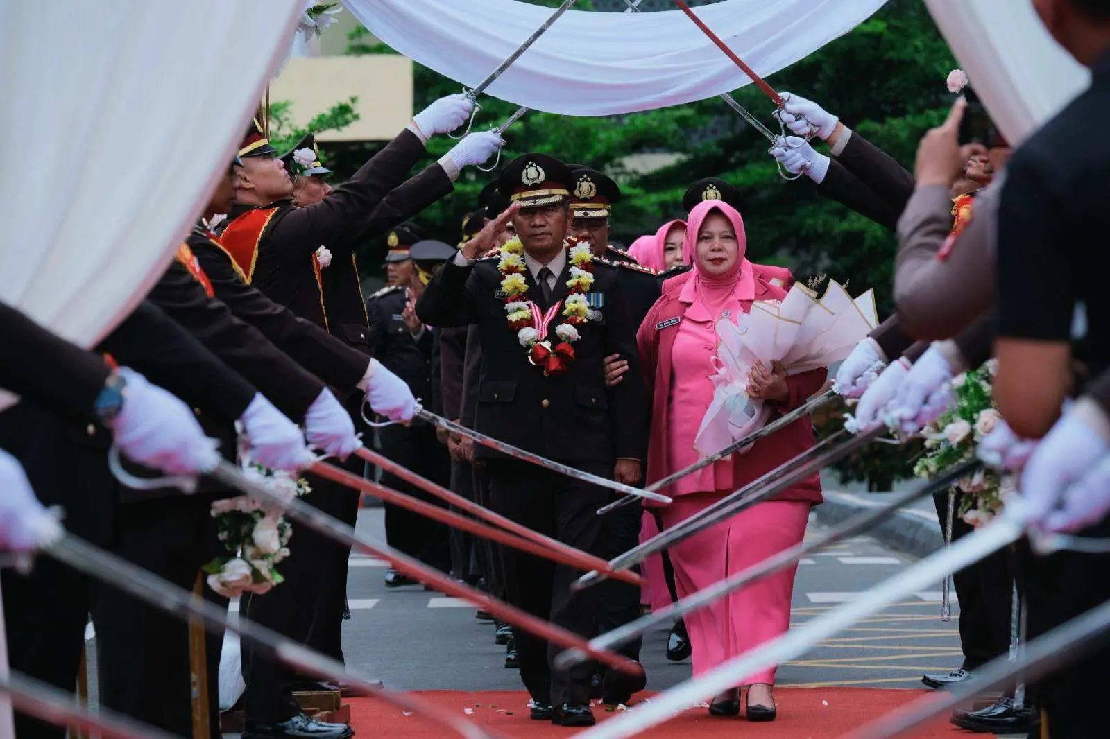 Penuh Haru dan Bangga, Kapolda Bengkulu Pimpin Langsung Wisuda Purna Bhakti 39 Personil Masa Purna Tugas