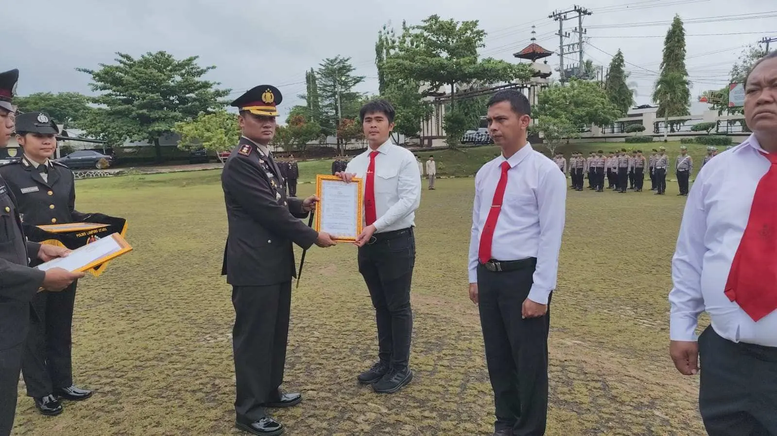 Berprestasi, 12 Personel Polres Lampung Utara Terima Penghargaan Dari Kapolres