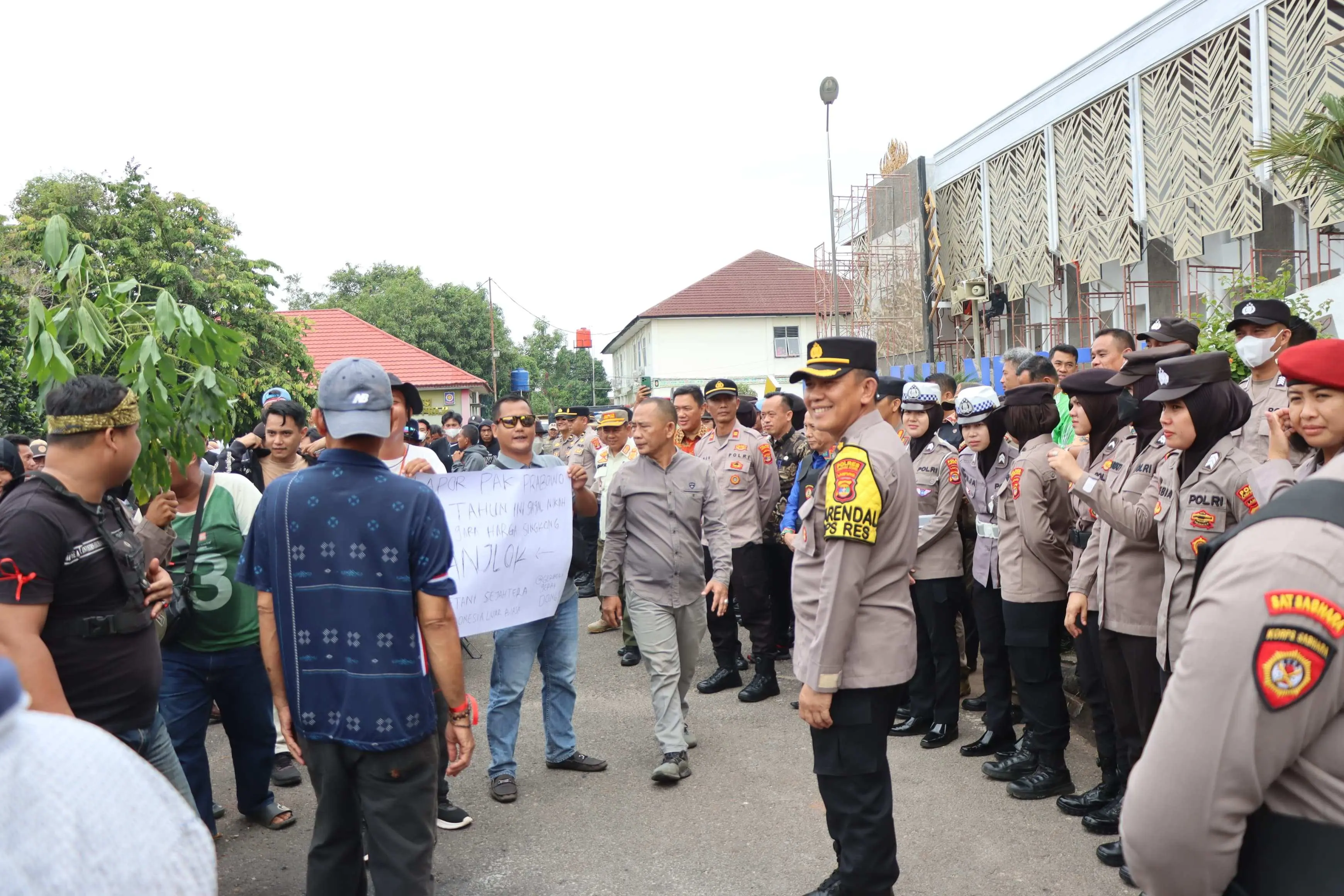 Polres lampung Utara Amankan Aksi Damai Persatuan Petani Singkong  