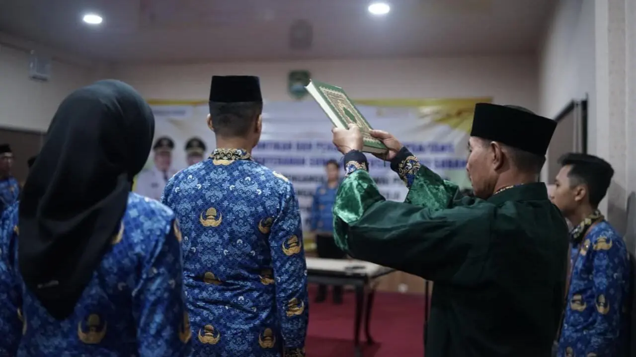 Bupati Subang Lantik PPPK Tahap II dan CPNS Menjadi PNS