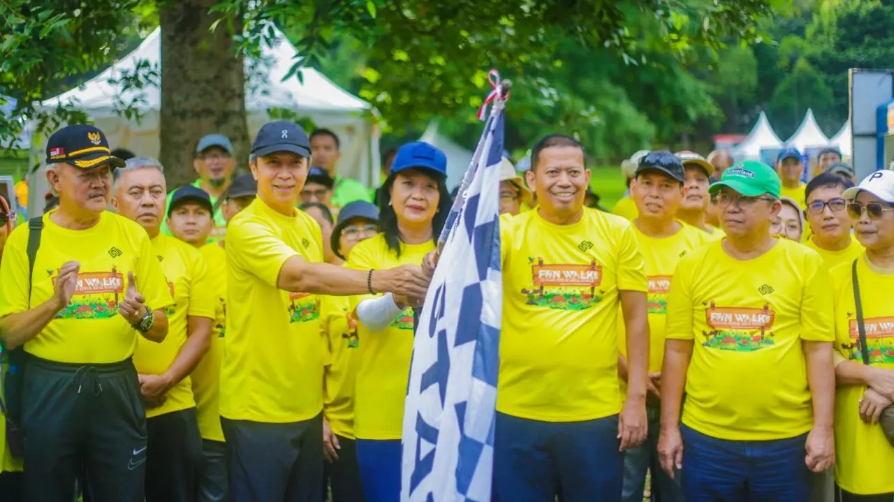 Dedie Rachim Ikuti Fun Walk Jelajah Kebun Raya Bogor Bersama Wamen PU