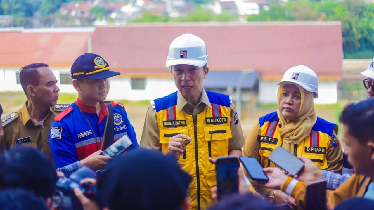 Dedie Rachim Tinjau Pengecekan Akhir Akses Jalan Sementara Saleh Danasasmita