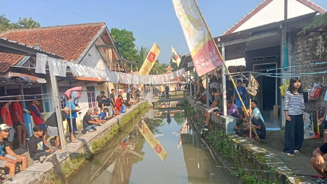 Meriah Warga RW 02 Kelurahan Soklat Berkerjasa Dengan Karangtaruna Gelar Lomba Mancing
