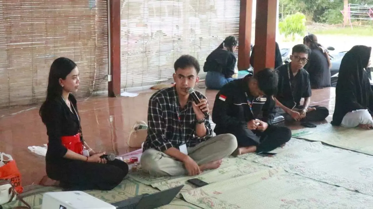 Mahasiswa Ilmu Komunikasi Adakan Pelatihan Melalui E-commerce dan Google Maps, Remaja Desa Didorong Promosikan Produk Lokal