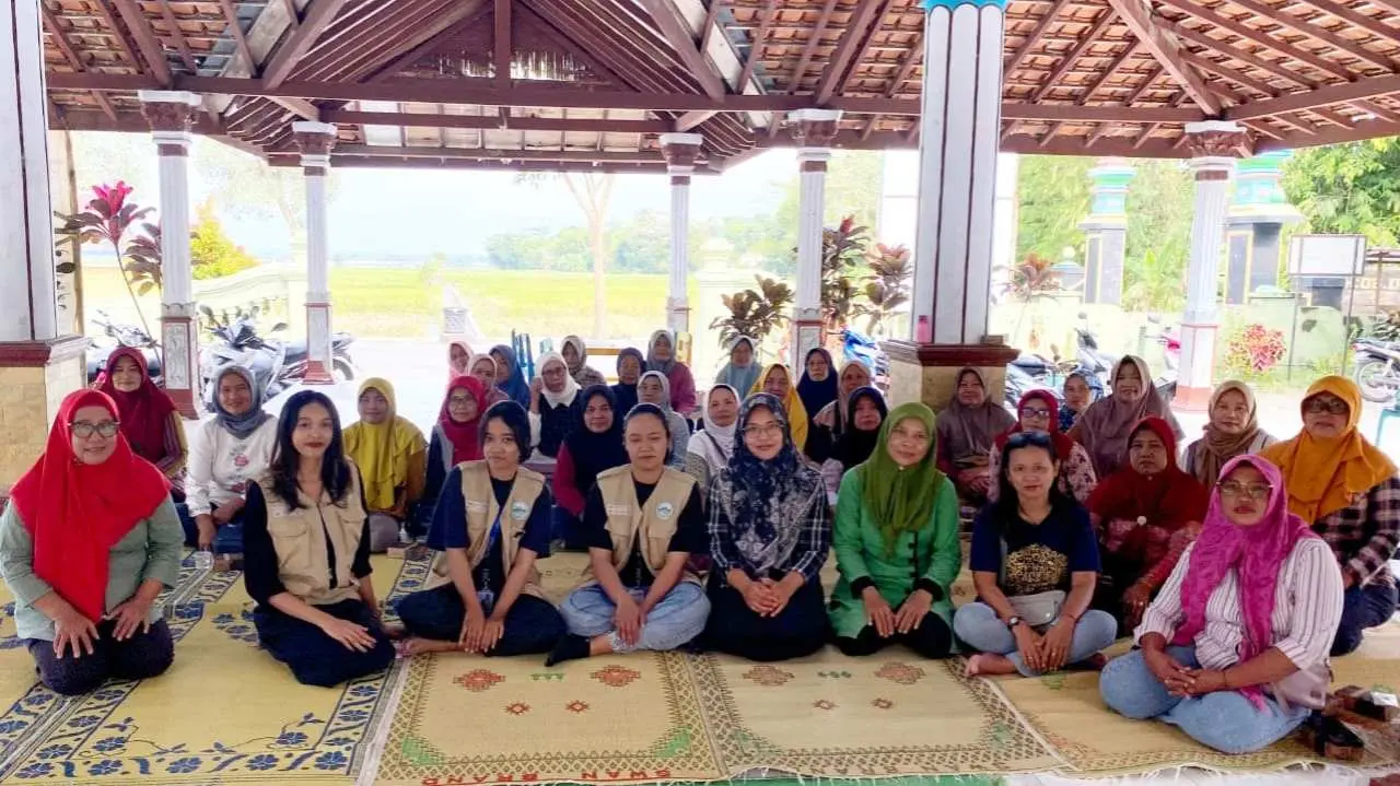 Mahasiswa KKN-PPM UNISRI Dorong Pemanfaatan Kasgot dan POC Limbah Dapur sebagai Pupuk Organik Ramah Lingkungan