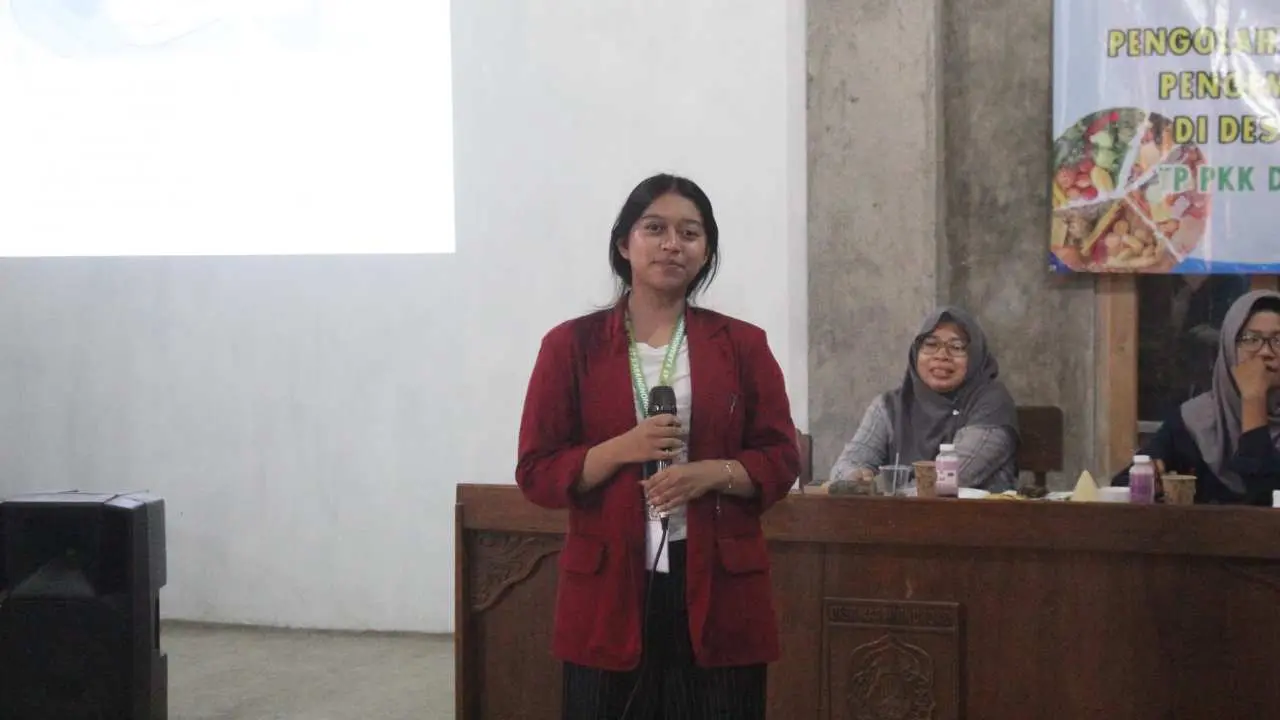 Program Kerja Kolaborasi Mahasiswa Unisri : Sosialisasi Strategi Komunikasi Visual melalui Desain Kemasan Produk Susu Umbi Ungu