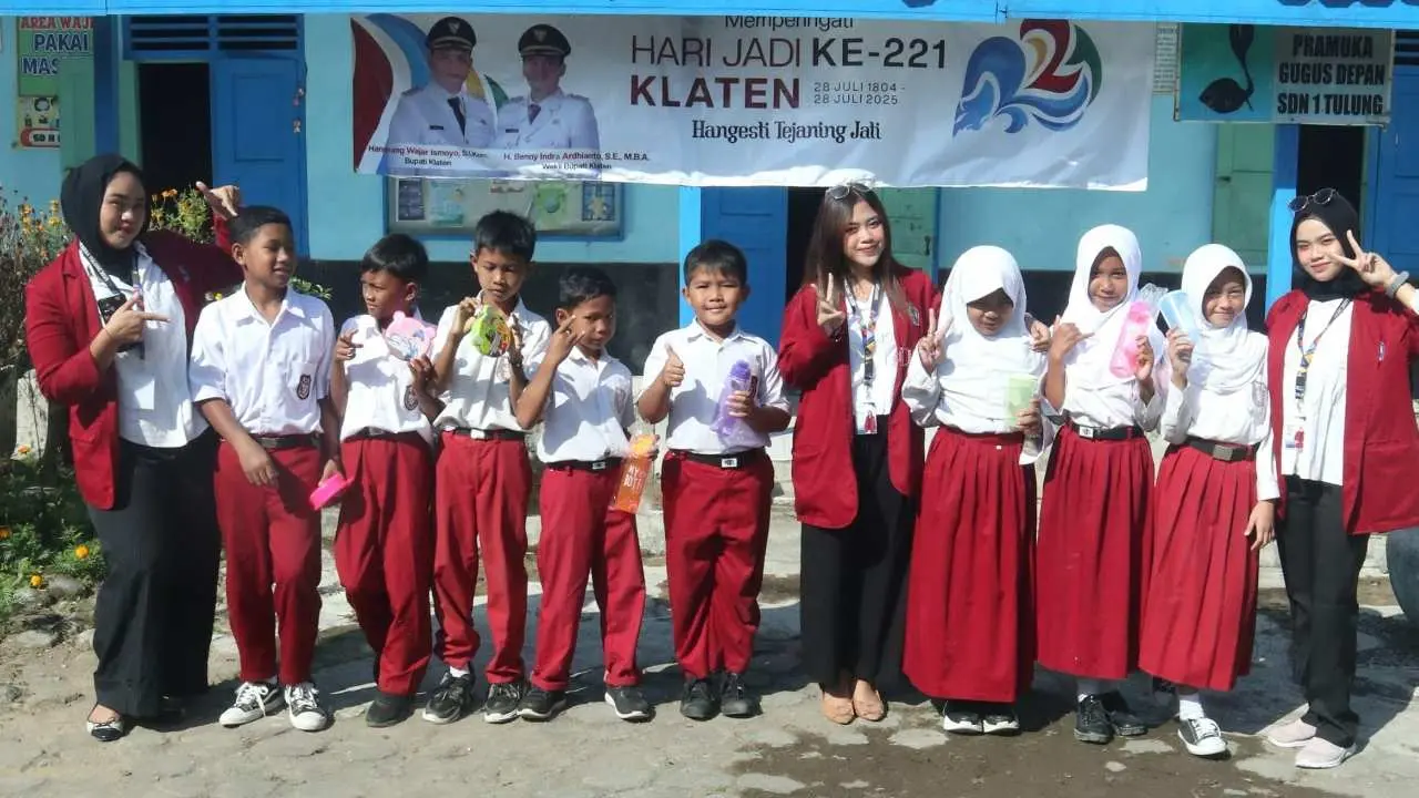 KKN Unisri Gelar Sosialisasi Menanamkan Karakter Kebangsaan dan Kemanusiaan Melalui Makna Alinea Pembukaan UUD Tahun 1945 Pada Siswa SD Negeri 1 Tulung