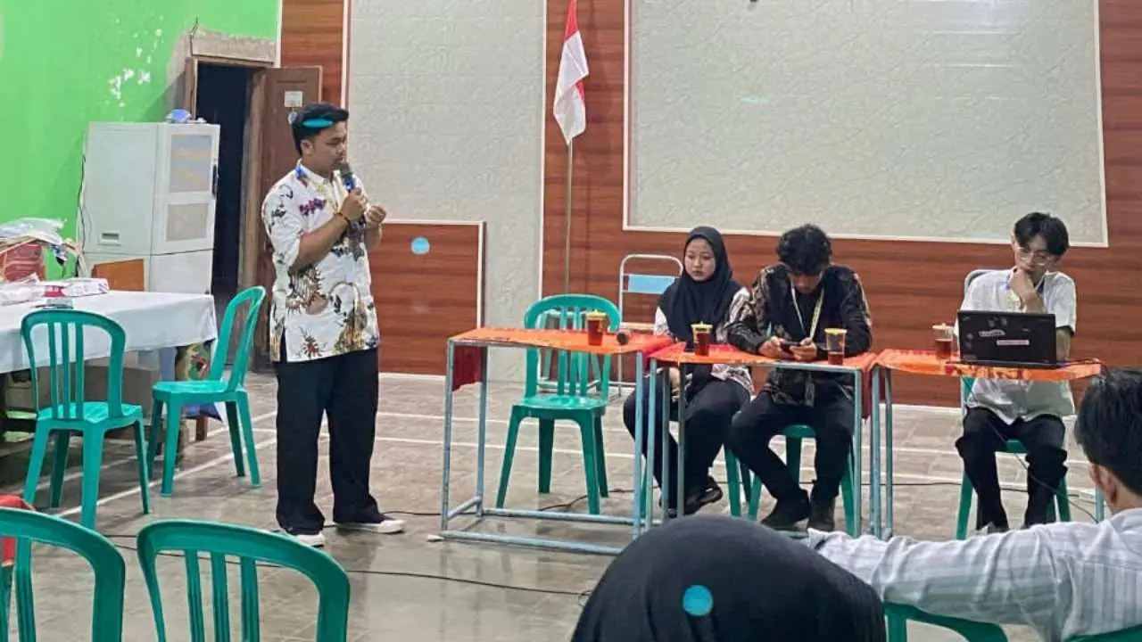 Mahasiswa KKN PPM UNISRI Melakukan Sosialisasi Literasi Pencatatan Keuangan Digital untuk Masyarakat Desa Manjungan  