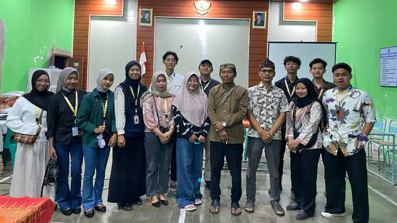 Sosialisasi: Digital Marketing melalui TikTok untuk Pelaku UMKM di Desa Manjungan 