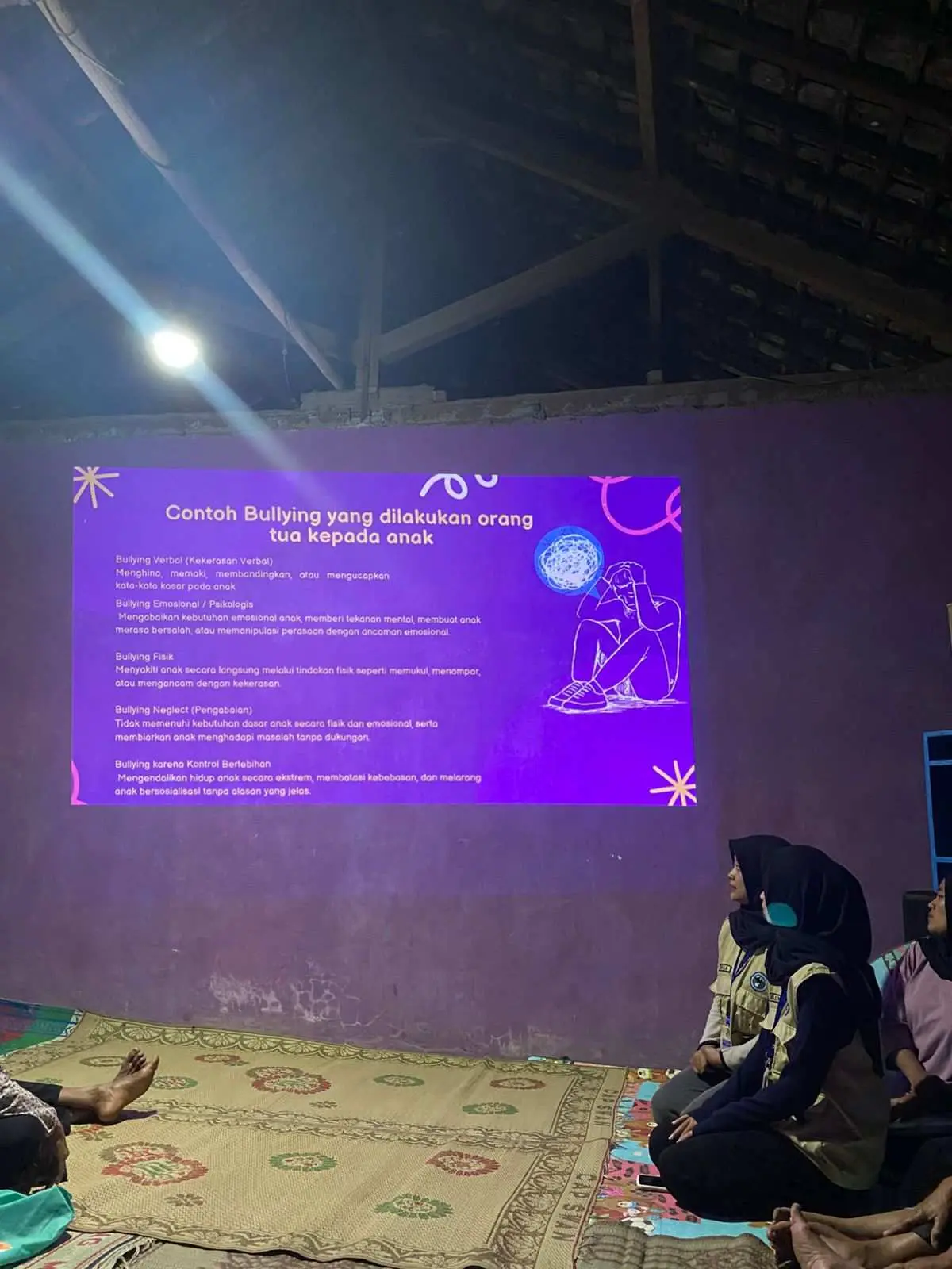 Sosialisasi: Digital Marketing melalui TikTok untuk Pelaku UMKM di Desa Manjungan 