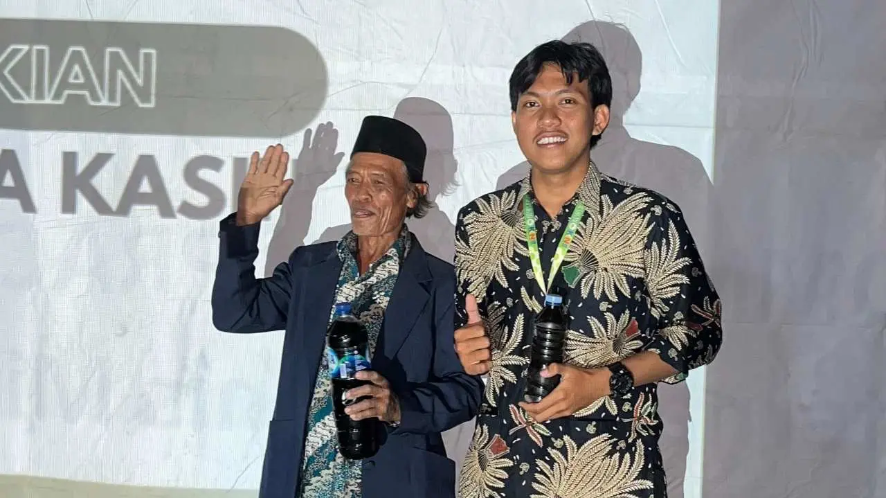 Inovasi Mahasiswa KKN UNISRI: Rumput Liar Disulap Jadi Pupuk Organik Cair Ramah Lingkungan