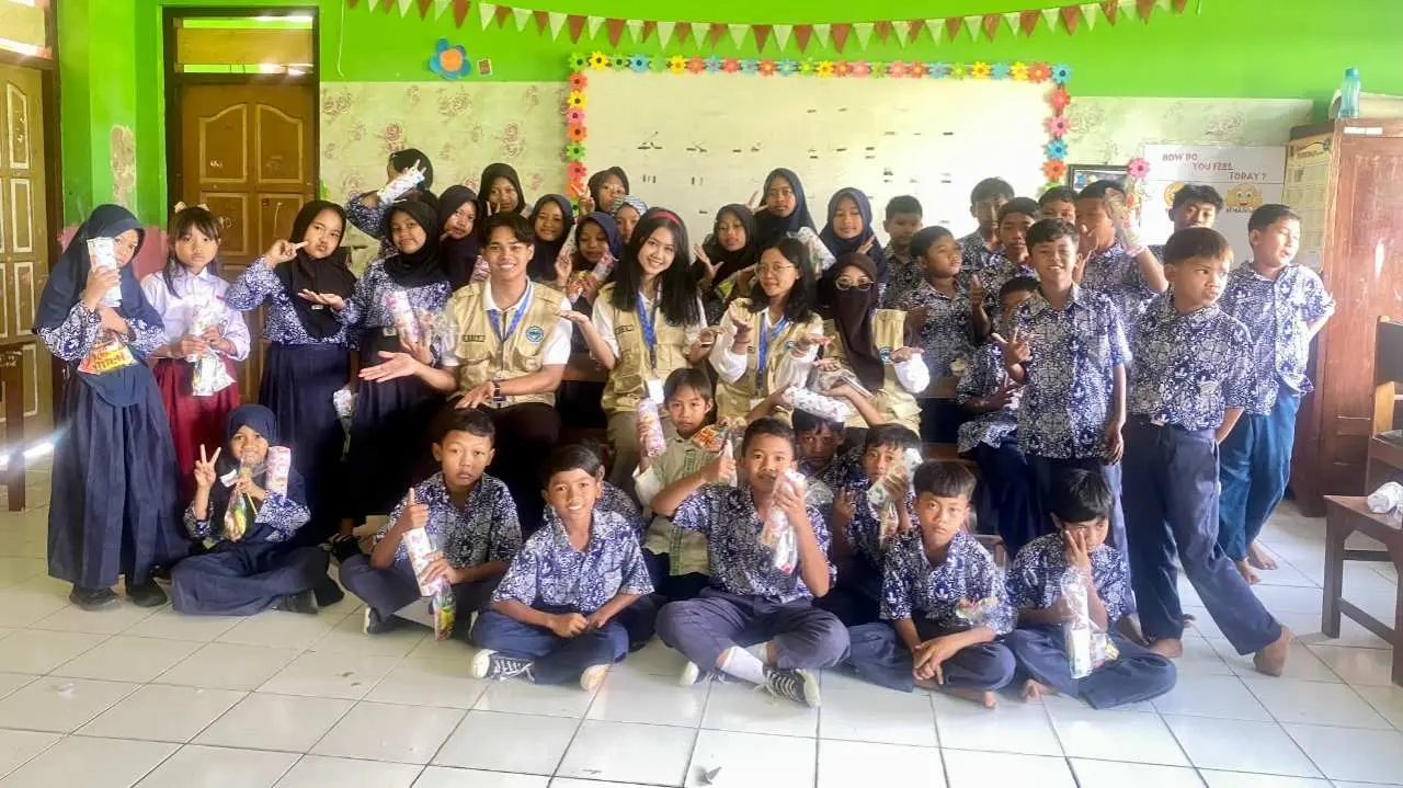 Mahasiswa KKN Unisri Gelar Sosialisasi Pentingnya Menabung sebagai Wujud Pendidikan Kewarganegaraan Sejak Usia Dini 