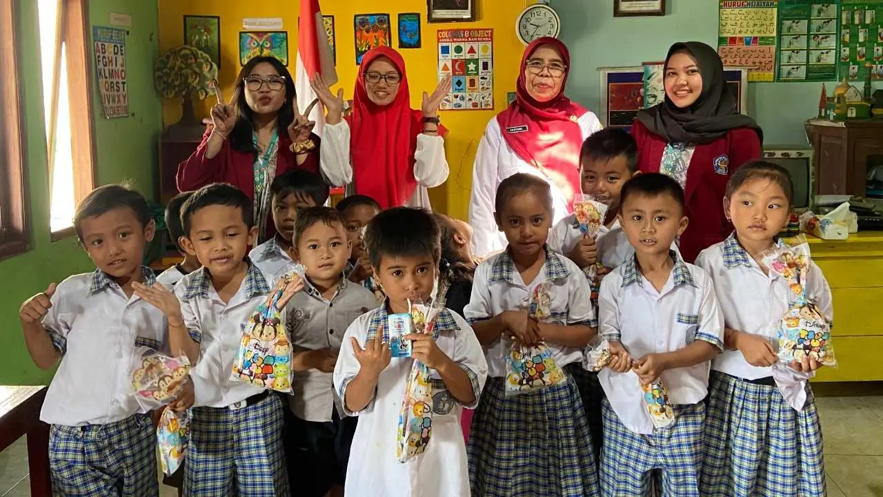 Belajar Diplomasi Sejak Dini: Kreativitas Anak TK Lewat Batik Jumputan Tisu oleh Mahasiswa KKN Unisri 