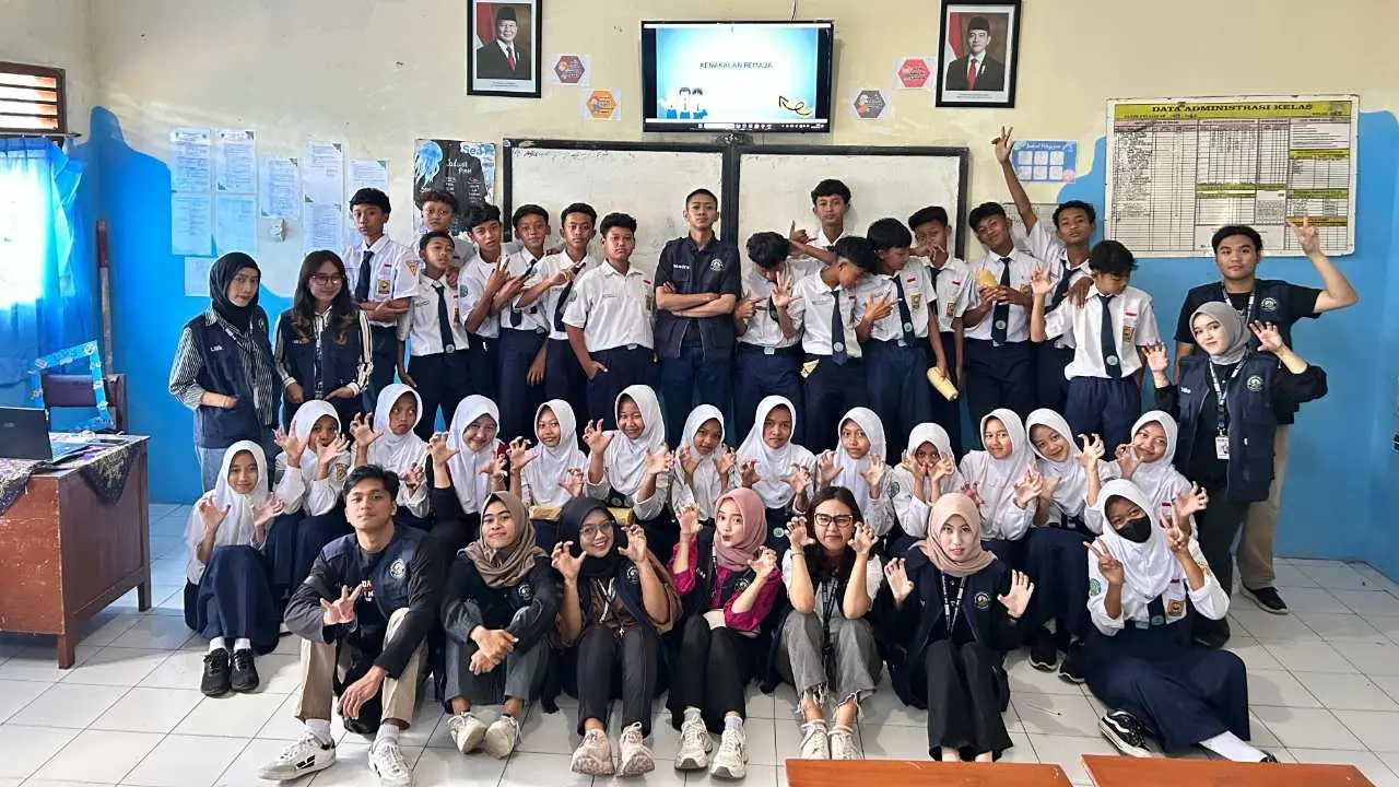 Mahasiswa KKN 94 Unisri Bekali Siswa SMPN 1 Tulung dengan Edukasi Anti Kenakalan Remaja