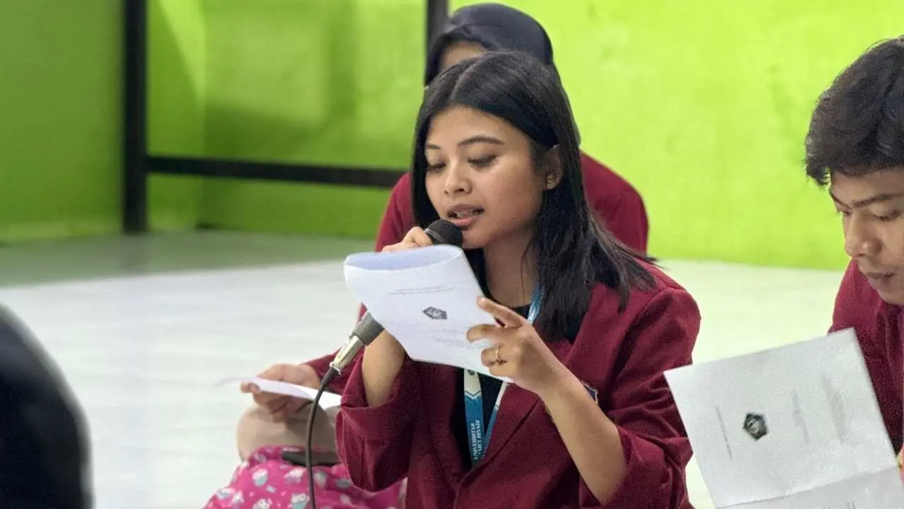 Pemuda - pemudi Karang Taruna Dusun Puspan dapat Penyuluhan Bahaya Miras dari Mahasiswa KKN Unisri