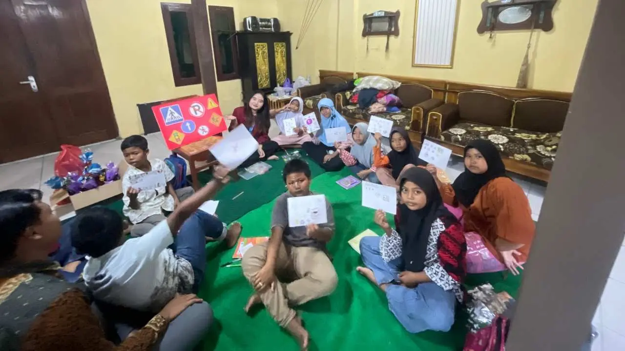 Proyek Kerja Mahasiswa KKN Unisri: Scrapbook Komunikatif Kreatif 