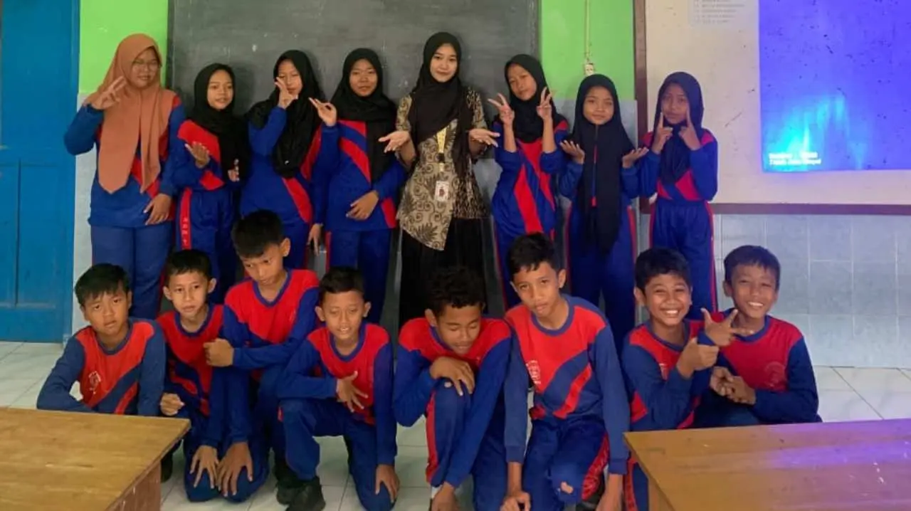 Tingkatkan Literasi Peserta Didik SDN 2 Manjungan, Mahasiswa UNISRI Gelar Pelatihan Menulis Berita Sederhana 