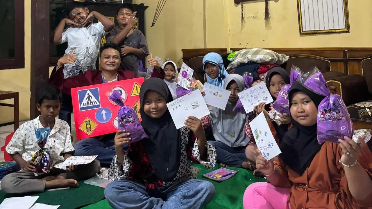Mahasiswa KKN Unisri Gelar Sosialisasi Pengenalan Rambu - rambu Lalu Lintas 