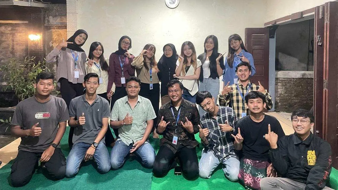 Mahasiswa KKN Unisri Gelar Sosialisasi Pemanfaatan Konten Media Sosial untuk Karang Taruna Desa Gledeg