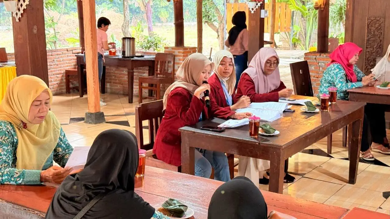 Mahasiswa KKN Unisri Gelar Pelatihan Manajemen Keuangan Rumah Tangga 