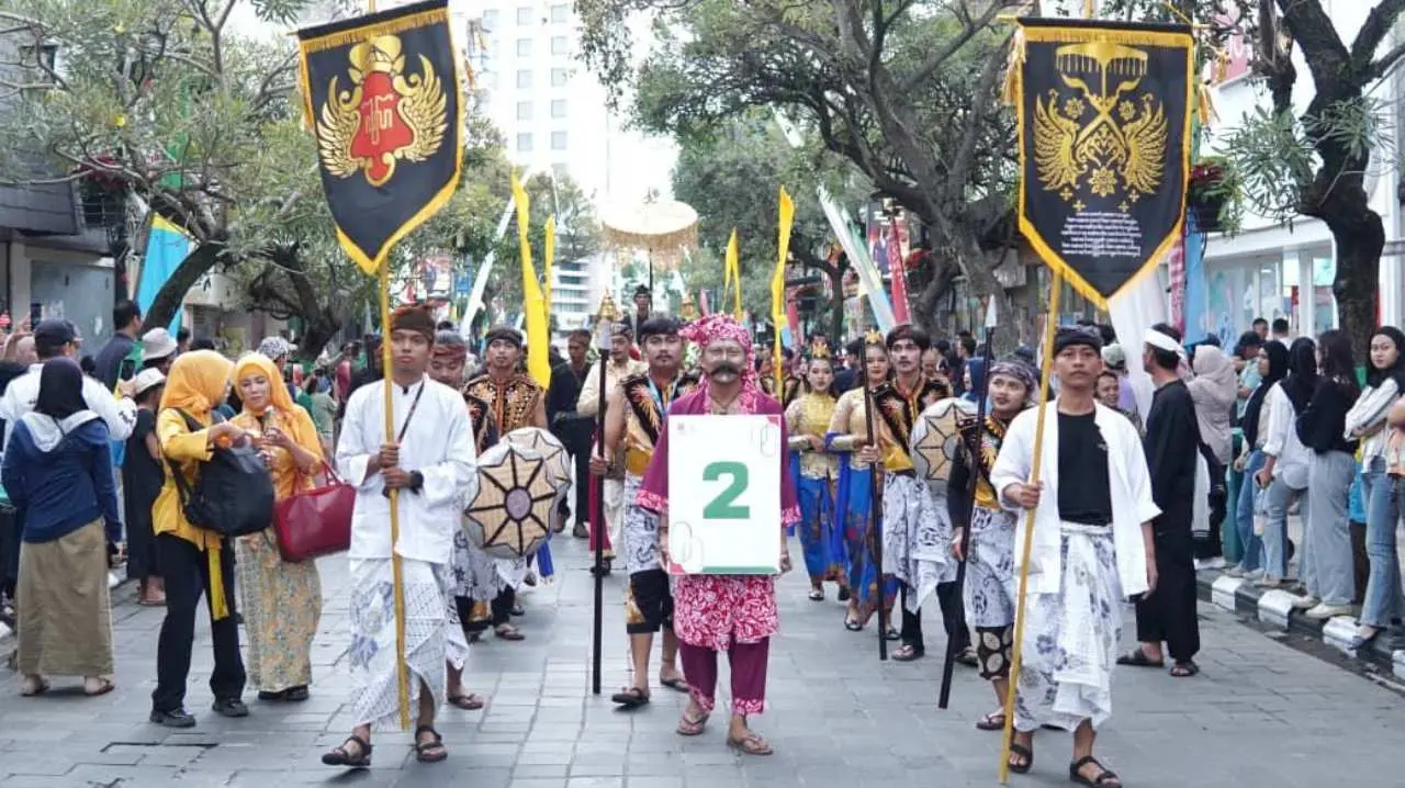 Bupati dan Wakil Bupati Subang Menghadiri HUT Provinsi Jabar ke-80 dalam Kirab Budaya Jawa Barat